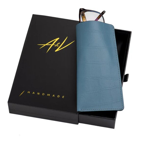 Sleek Calfskin Glasses Case – Alligator Pattern Craftsmanship - Seaside Blue - Picture 2 of 3